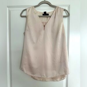 WHITE HOUSE BLACK MARKET satin sleeveless blouse (SIZE M)